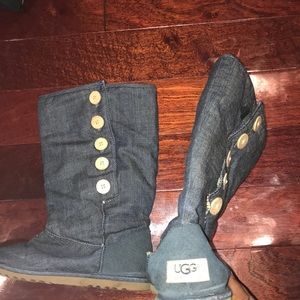 BLUE JEAN UGGS W/plaid inside fits like a 7 1/2 8